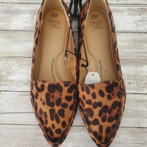 🚫SOLD🚫 Leopard Print Memory Foam Flats - Picture 2 of 2